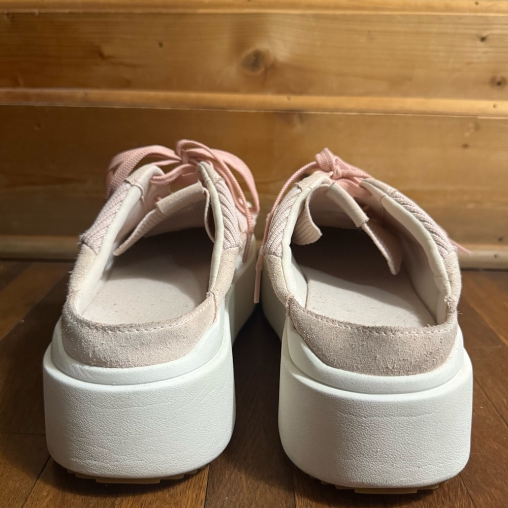 Women’s Ugg platform slippers brand new size 9.5 - Picture 4 of 6